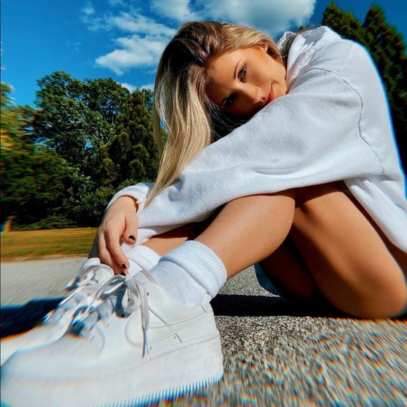 Meet your Posher, Claire - Picture 1 of 1